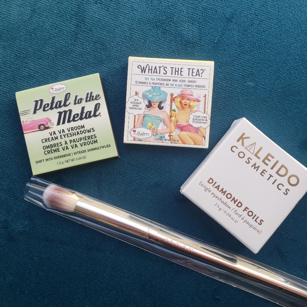 Eye Shadow Bundle + FARAH Brush